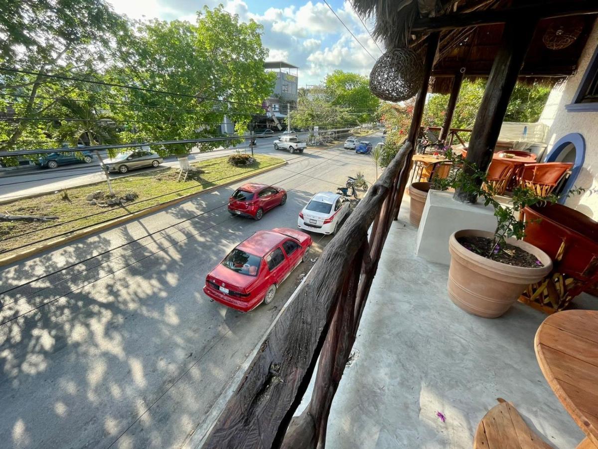 Mio Tulum Hotel Boutique Экстерьер фото View of the street from a balcony