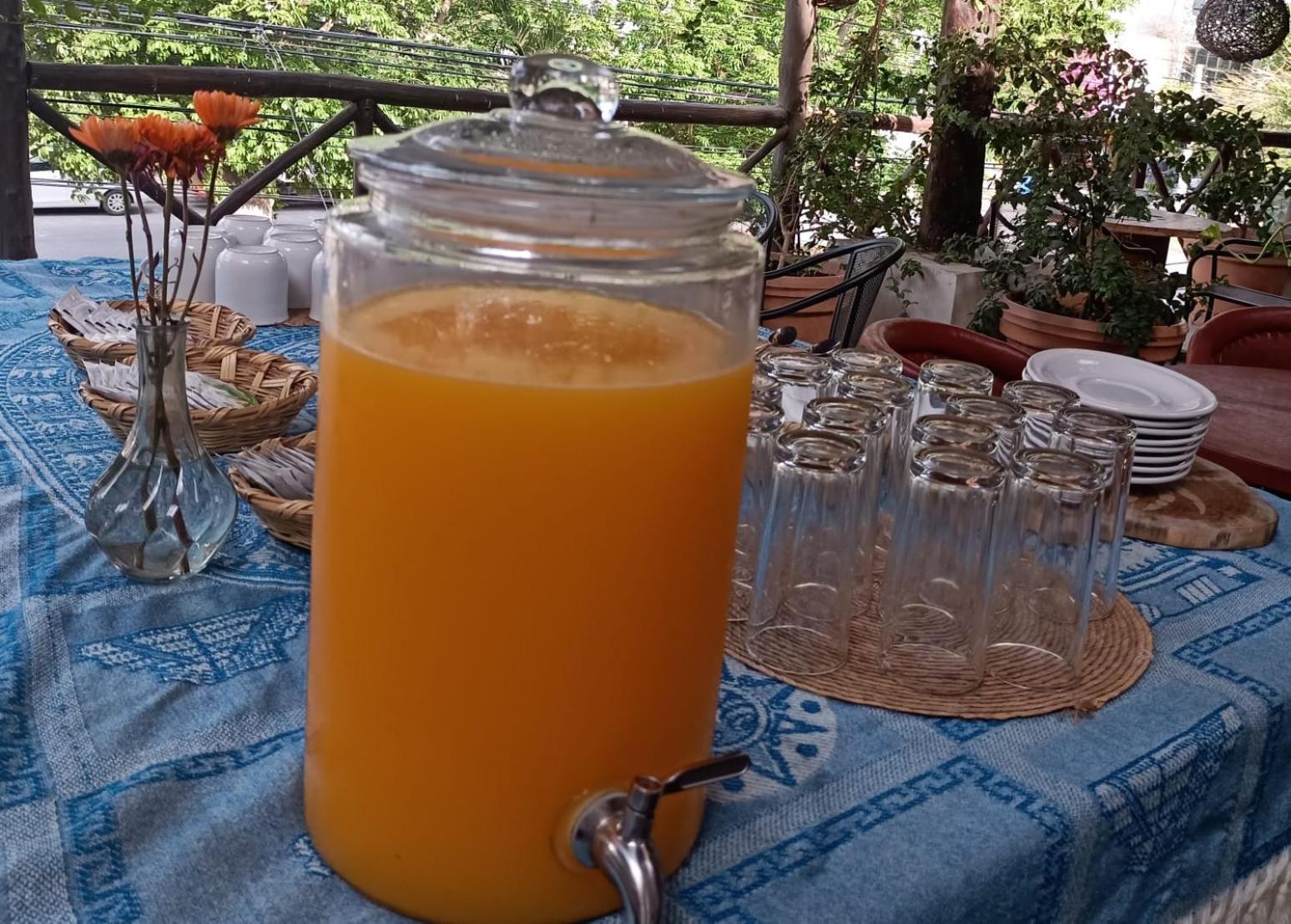 Mio Tulum Hotel Boutique Экстерьер фото A glass dispenser of freshly squeezed orange juice